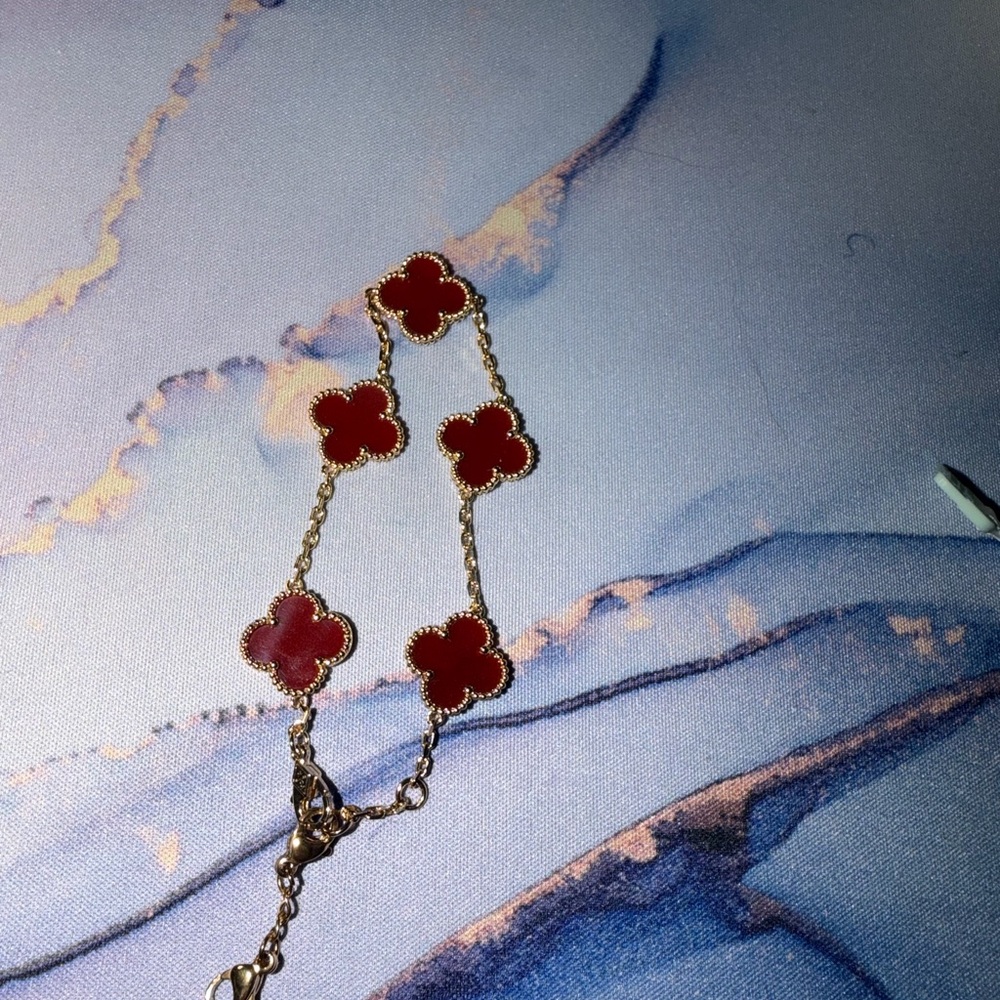 Gold-Tone Bracelet with Red Clover Motifs - Picture 4 of 9
